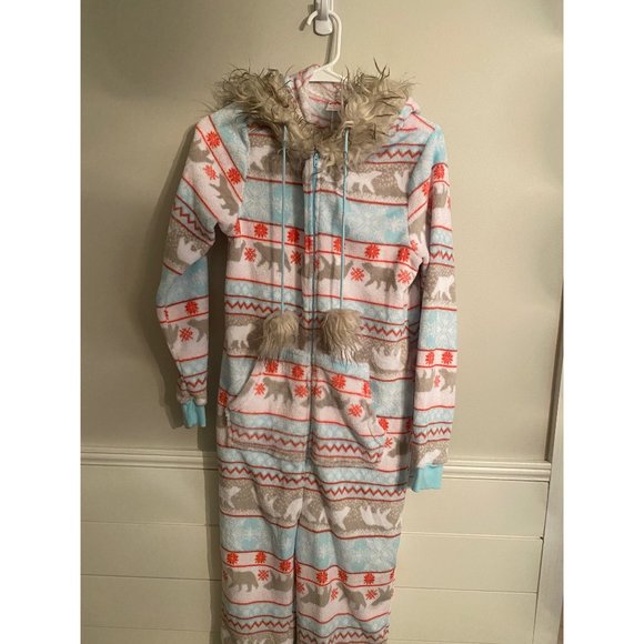 Holiday Time Other - HOLIDAY TIME Woman’s One Piece Pajamas Lounger Zip Up Fur Hood/Tassels Medium